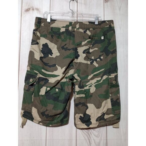 FreeWorld Shorts Men's 36 Camouflage Cargo Khakis‎ - Picture 2 of 7